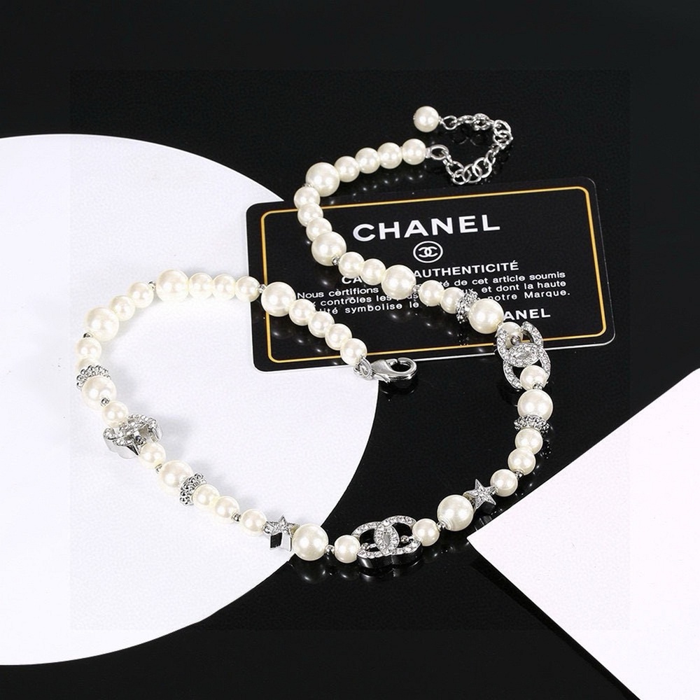 Chanel pearl necklace